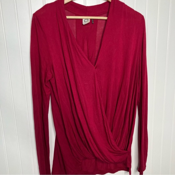 Akemi Kin Top XS Red solid Long Sleeve Stretch Boho Anthropologie Surplice - Picture 2 of 8